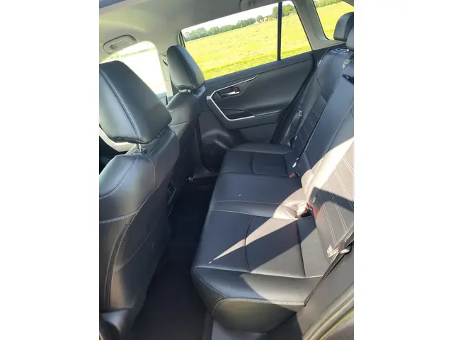 Toyota RAV4 2.0 VVT-iE Executive 2019 Benzine 33