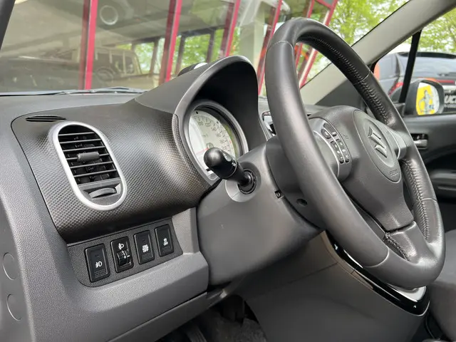 Suzuki Splash 1.2 Exclusive EASSS 2015 Benzine 11