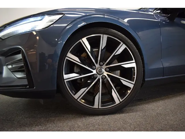 Volvo V60 2.0 T5 250pk AUT8 R-Design 2019 Benzine 3