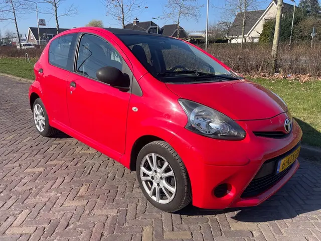 Toyota Aygo 1.0 VVT-i Comfort-Airco-NAP 2013 Benzine 3