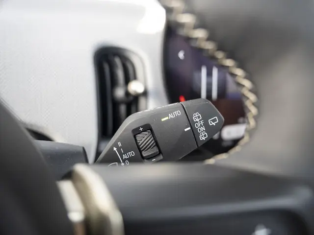MINI 5-Deurs C 2025 Benzine 23