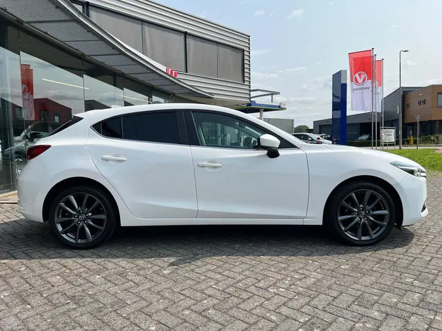 Mazda 3 2.0 SkyActiv-G 120 TS+ 2017 Benzine 6