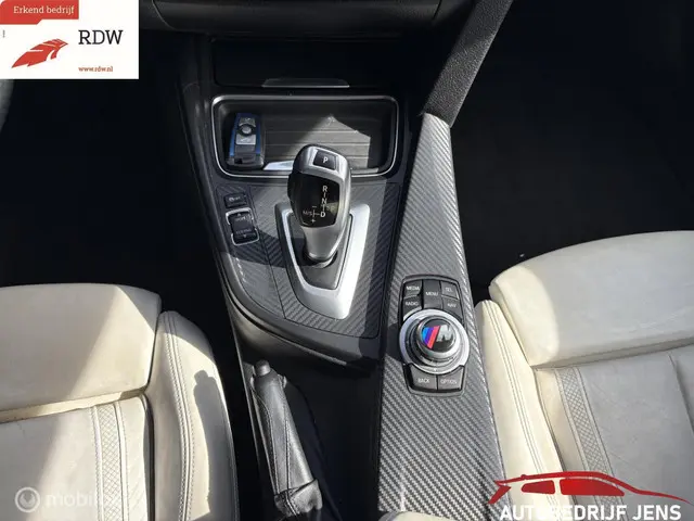 BMW 3 Serie 328i High Executive 2013 Benzine 10