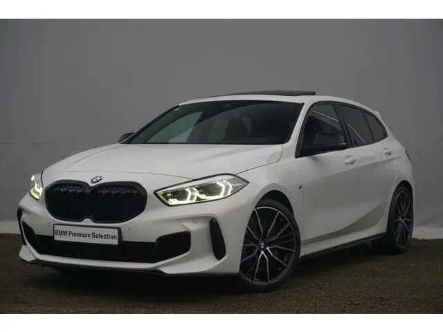 BMW 1 Serie 5-deurs M135i xDrive 2025 Benzine 38