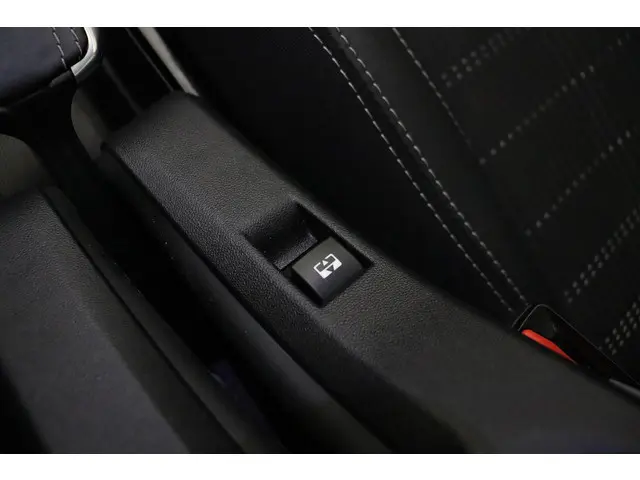 Peugeot 2008 1.2 PureTech 110pk Allure 2017 Benzine 27