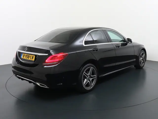 Mercedes-Benz C-Klasse C 300 AMG line 2019 Benzine 2