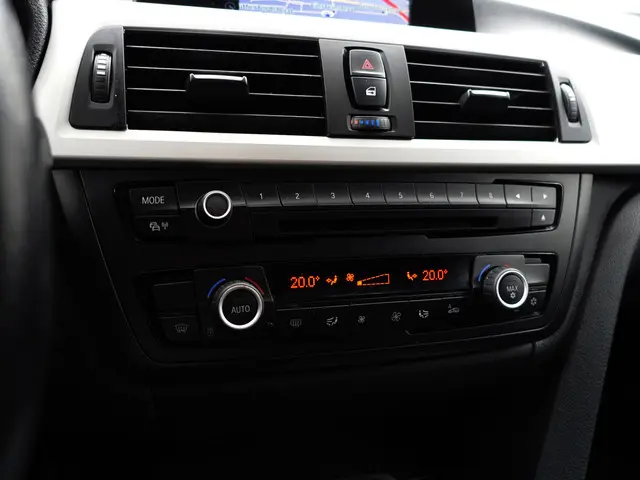 BMW 3 Serie 328i 245pk High Executive Aut- 2012 Benzine 13