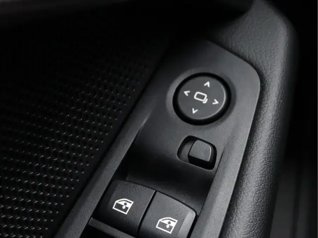 BMW 1 Serie 118i Business Edition 2022 Benzine 25