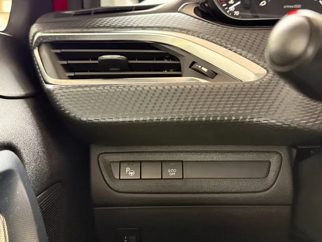 Peugeot 2008 1.2 PureTech Allure Automaat 2018 Benzine 18