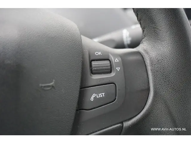 Peugeot 2008 1.2 PureTech Style 2016 Benzine 18