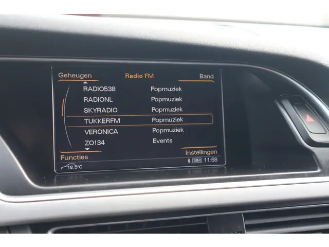 Audi A4 Limousine 1.8 TFSI Business Edition 2013 Benzine 27