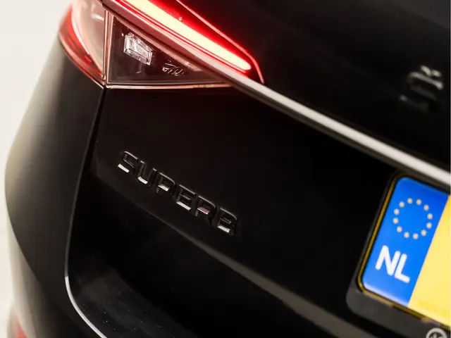 Škoda Superb Combi 1.5 TSI Sportline 2020 Benzine 33