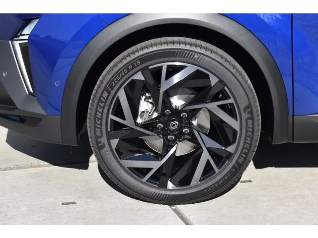 Renault Captur esprit Alpine 2025 Hybride Benzine 10