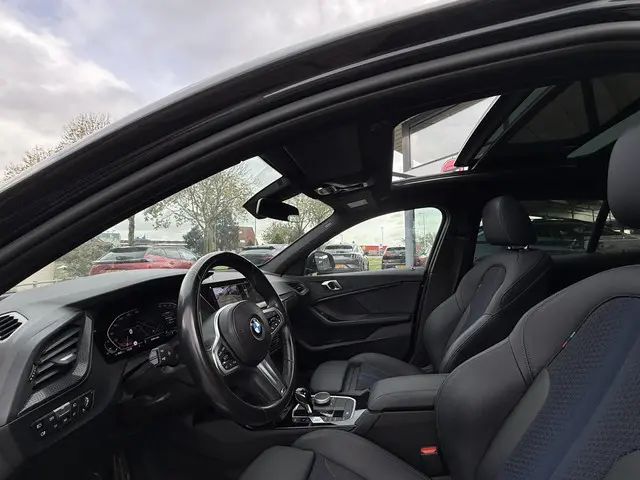 BMW 1 Serie 118i Aut. M-Sport 2023 Benzine 14