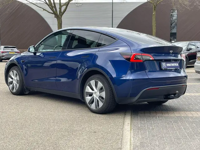 Tesla Model Y Long Range AWD 75 kWh 2022 Elektrisch 18