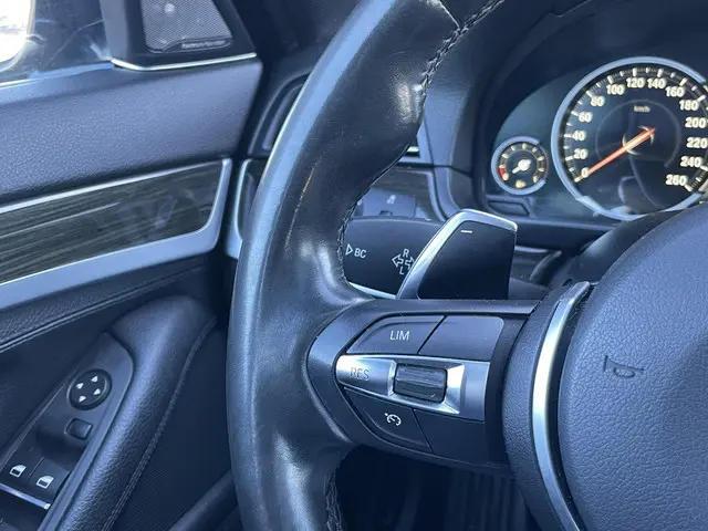 BMW 5 Serie Touring 520iA Luxury Edition 2016 Benzine 17