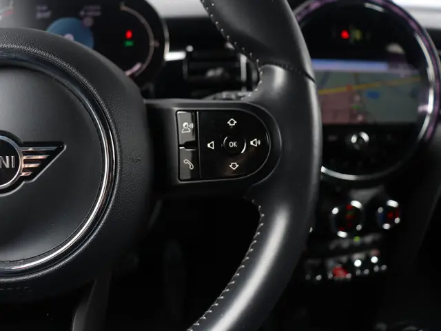 MINI 5-Deurs Cooper 2022 Benzine 17