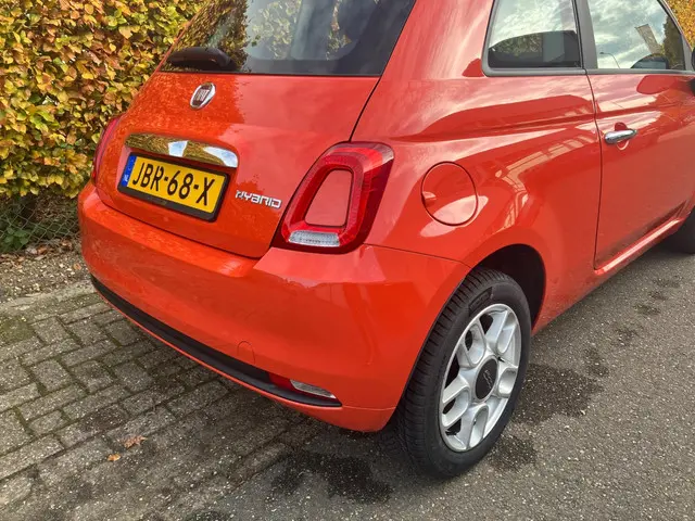 Fiat 500 1.0 Hybrid 15" lmv Carplay 2021 Benzine 8