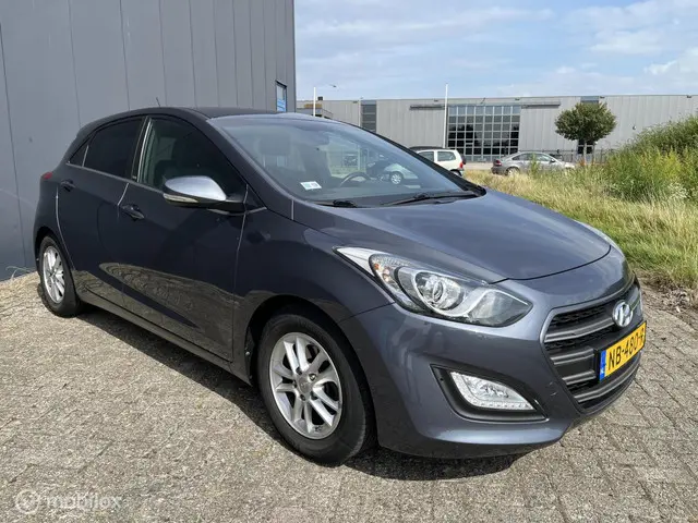 Hyundai i30 1.6 GDi GO! TREKHAAK 2018 Benzine 17