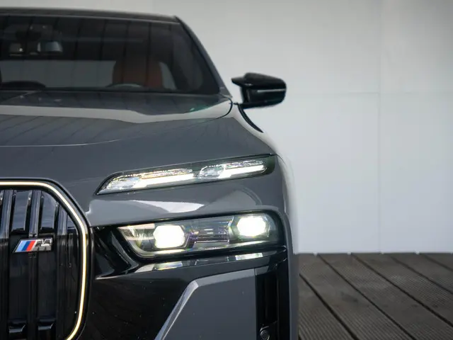 BMW 7 Serie M760e xDrive 2023 Hybride Benzine 18