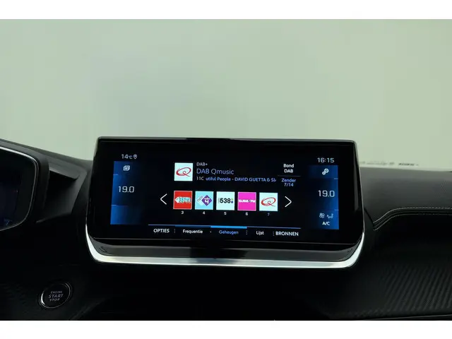 Peugeot 2008 1.2 PureTech GT 2022 Benzine 16