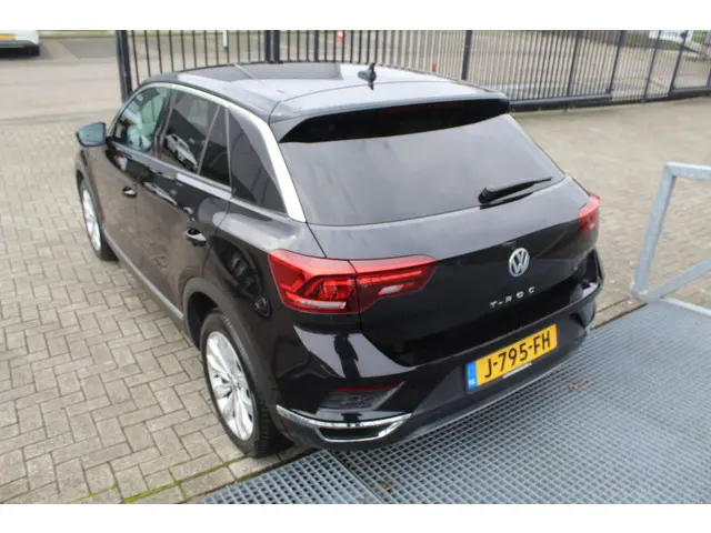 Volkswagen T-Roc 3