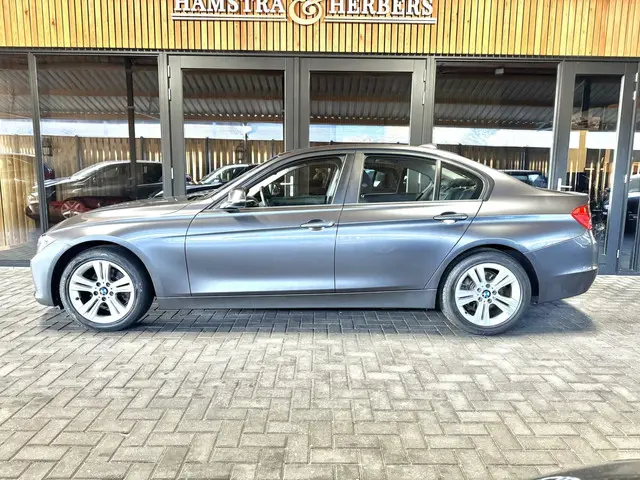 BMW 3 Serie 320i automaat antraciet, premium 2012 Benzine 2