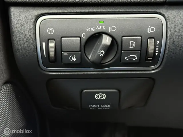 Volvo V60 1.6 T3 Momentum AUTOMAAT, TREKHAAK 2014 Benzine 20