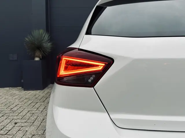 SEAT Ibiza 1.0 TGI/TSI FR Business Intense 2019 Benzine 24