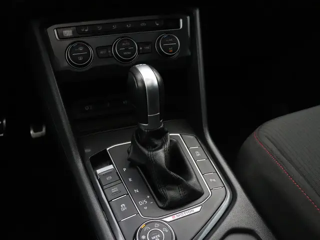 Volkswagen Tiguan 2.0 TSI 4Motion Highline 2017 Benzine 24