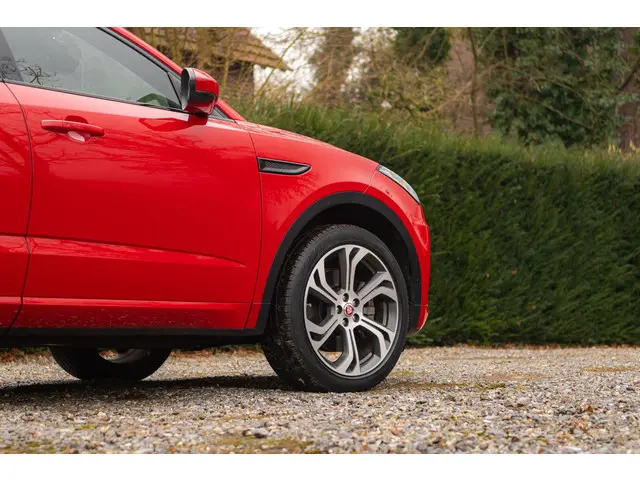Jaguar E-PACE 2.0 P250 AWD First Edition 2018 Benzine 23
