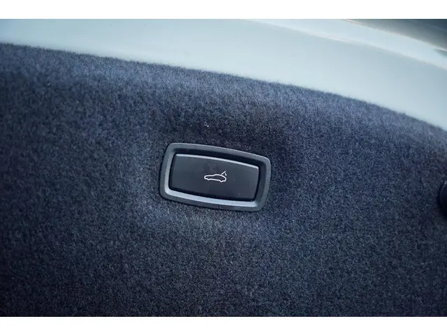 Porsche Taycan Performance 84 kWh 2021 Elektrisch 25