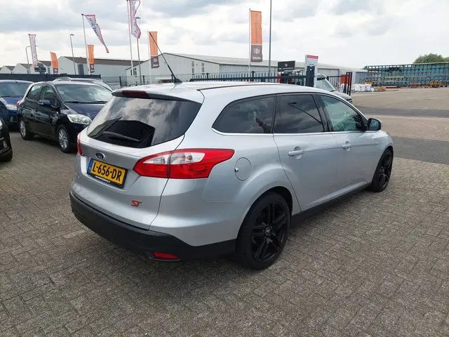 Ford Focus Wagon 1.0 EcoBoost Trend 2012 Benzine 4