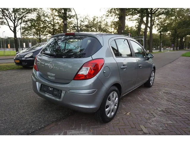 Opel Corsa 1.4-16V 2012 Benzine 8