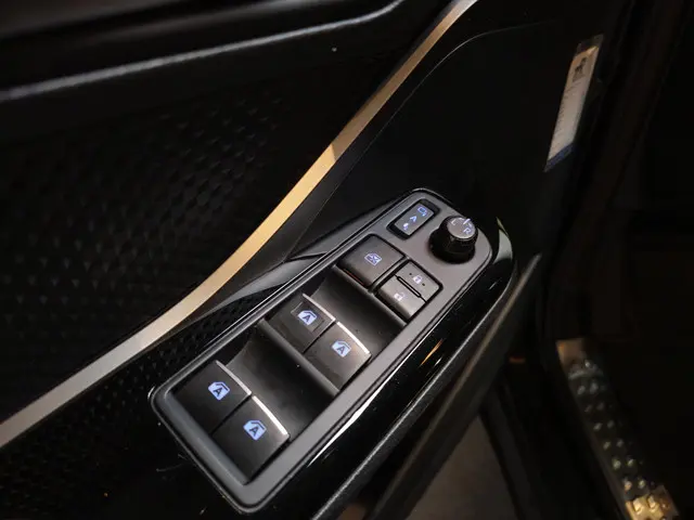 Toyota C-HR 1.8 Hybrid Energy 2018 Hybride Benzine 24