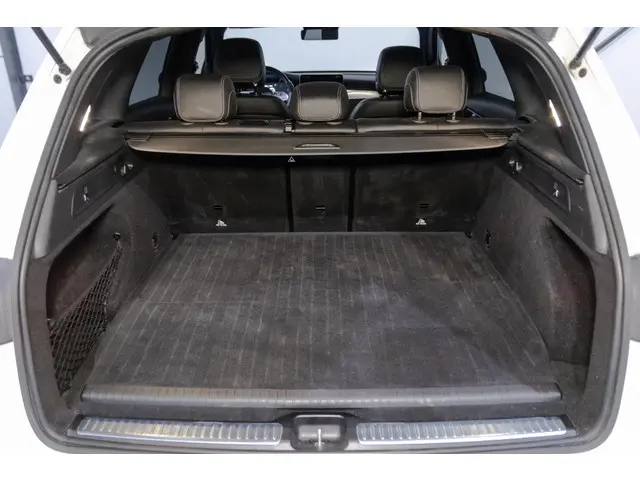 Mercedes-Benz GLC 300e 4MATIC 2021 Hybride Benzine 37