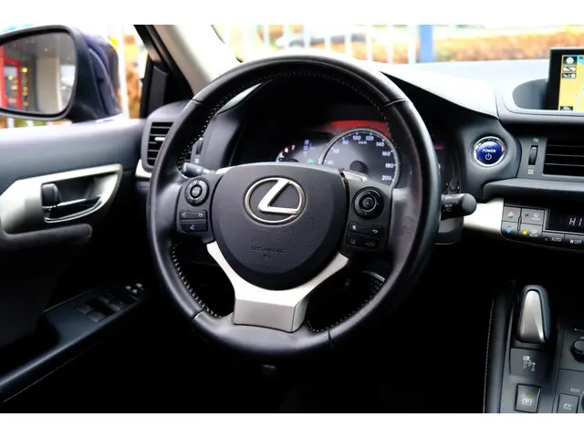 Lexus CT 200h Aut. Navi|Alcantara|Cam 2019 Hybride Benzine 6