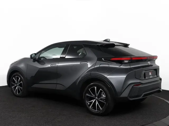 Toyota C-HR 1.8 Hybrid 140 Dynamic 2025 Hybride Benzine 12