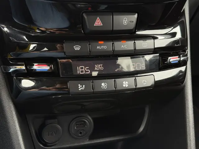 Peugeot 208 1.2 PureTech Allure 2015 Benzine 17