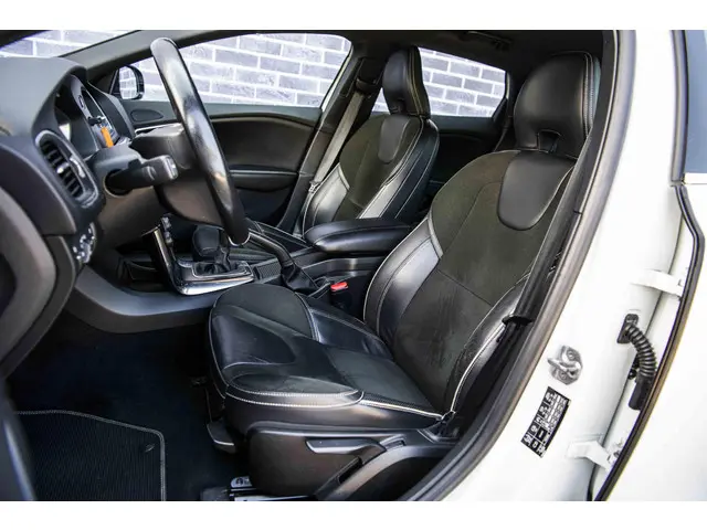 Volvo V40 1.6 T3 R-Design 2015 Benzine 7