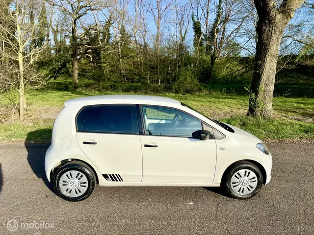 Volkswagen up! 1.0 high up! BlueMotion 2015 Benzine 9