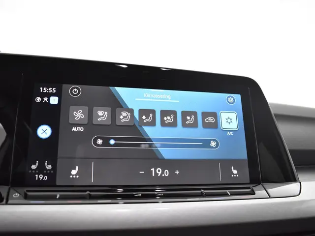 Volkswagen Golf Variant 1.0 TSI 110pk Life 2023 Benzine 18