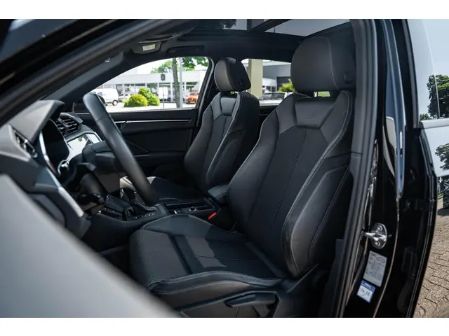 Audi Q3 45 TFSI e S edition 2022 Hybride Benzine 12