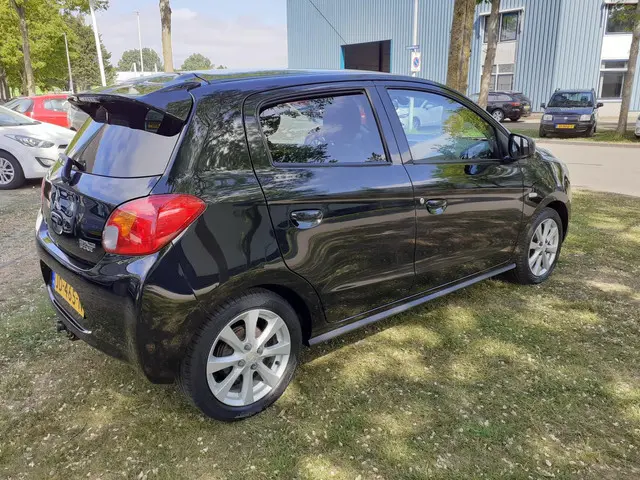 Mitsubishi Space Star 1.2 Intense+ *airco*5 drs* 2014 Benzine 9