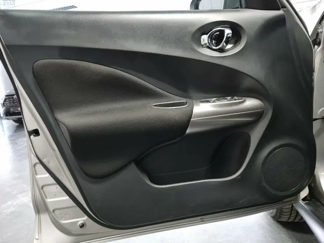 Nissan Juke 1.6 Acenta automaat 2015 Benzine 12