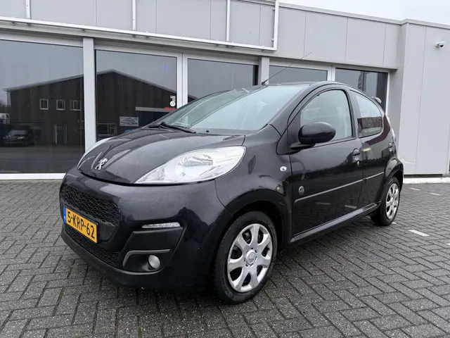 Peugeot 107 1.0 Sportium 2013 Benzine 9