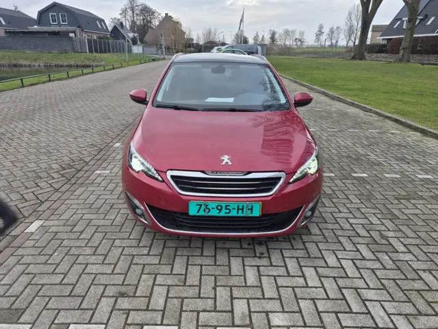 Peugeot 308 SW 1.2 e-THP Première 2015 Benzine 4