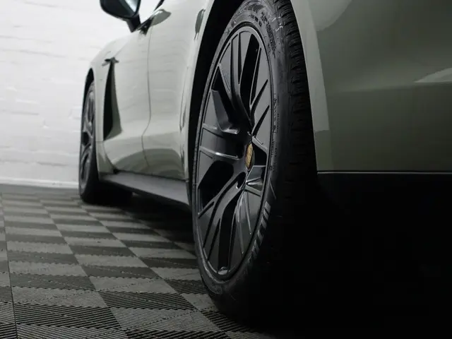 Porsche Taycan Performance 84kwh 2021 Elektrisch 37