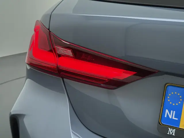 BMW 1 Serie 118i Executive Edition M Sport 2023 Benzine 9