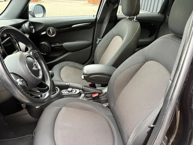 MINI One Mini 1.2 Chili Business *pano 2016 Benzine 11